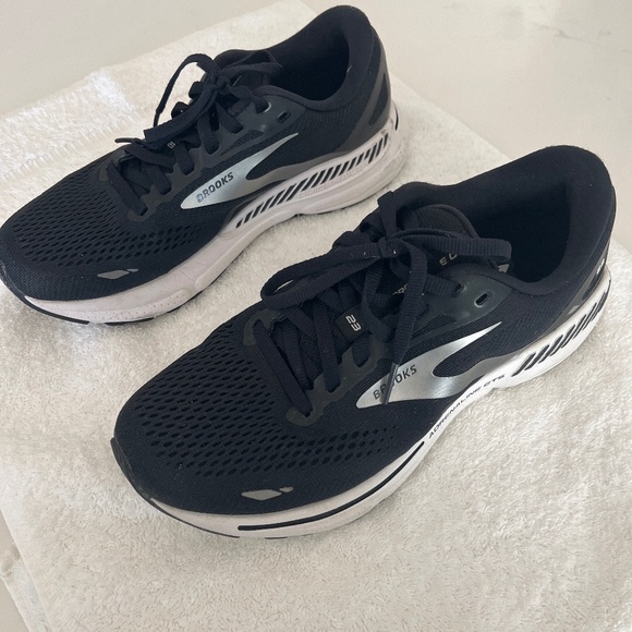 Women’s Brooks Adrenaline GTS 23 - Picture 1 of 8